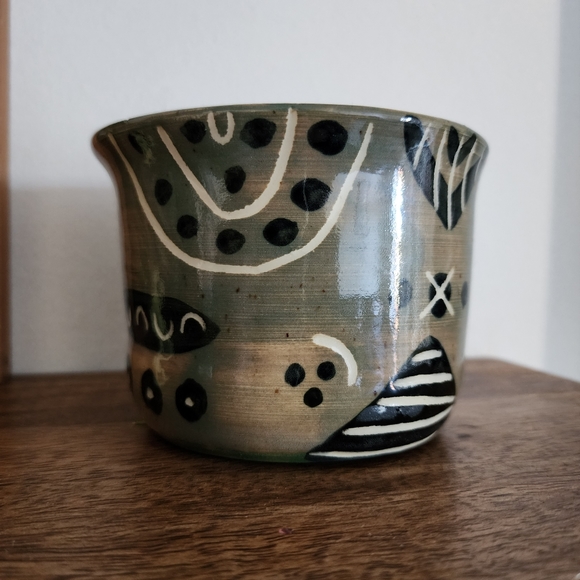 Green Glazed Small Lines & Curves Design Clay Planter - Picture 5 of 5